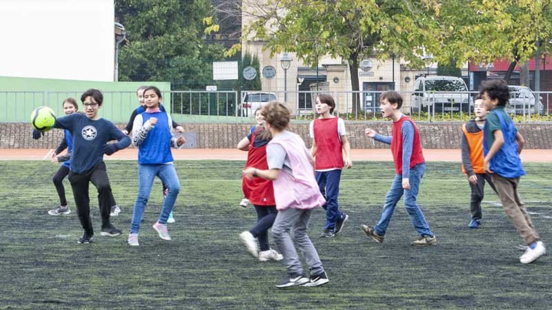 middle school students playing football